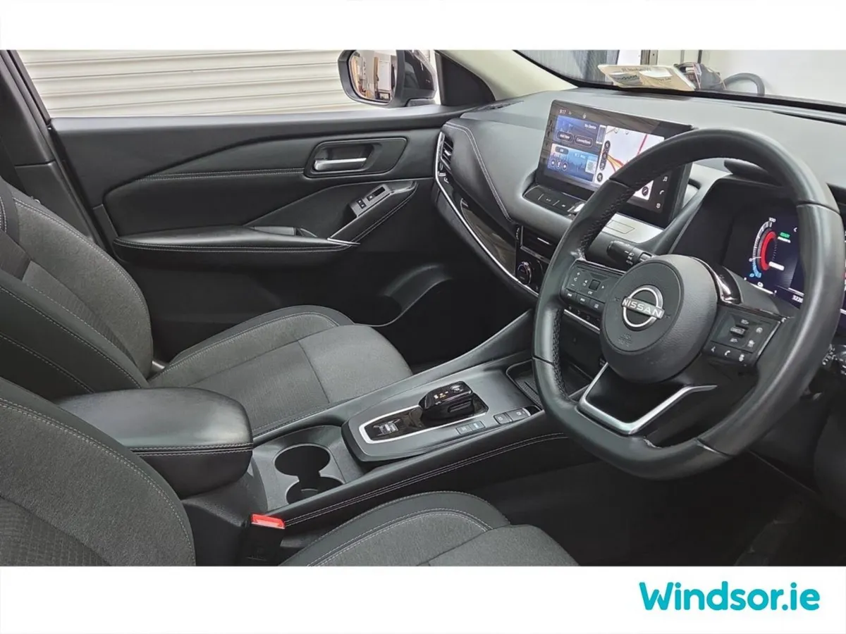 Nissan Qashqai MPV, Petrol Hybrid, 2023, White
