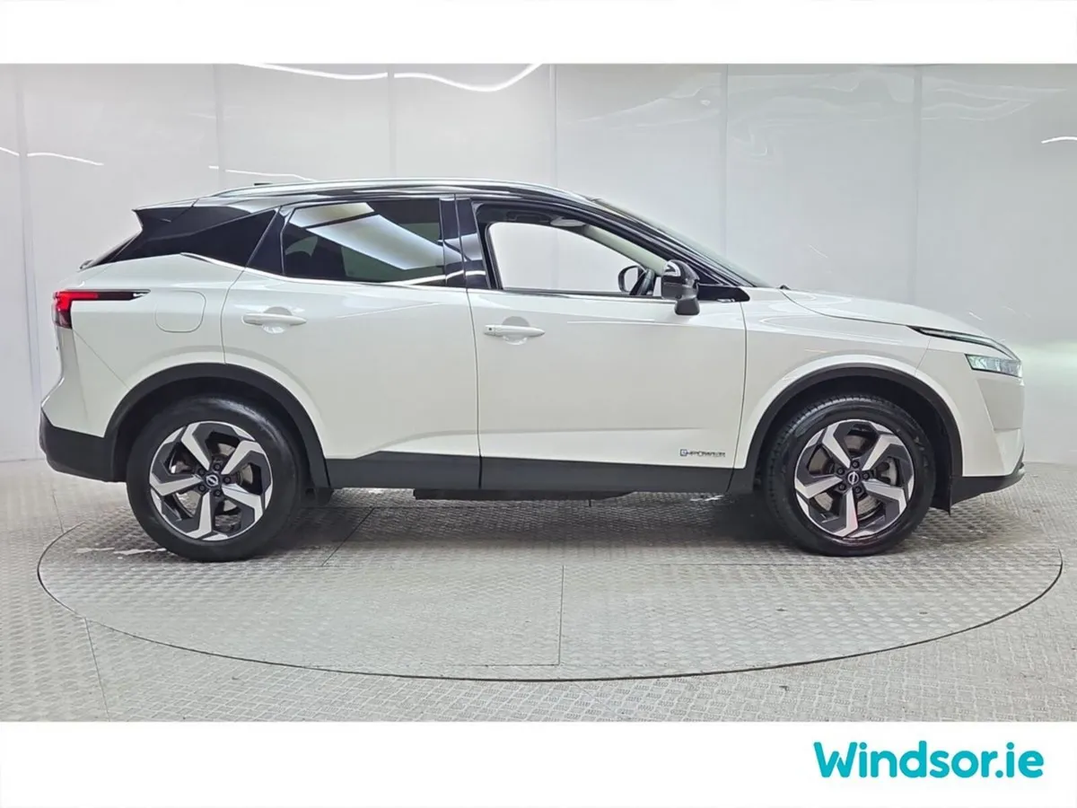Nissan Qashqai MPV, Petrol Hybrid, 2023, White