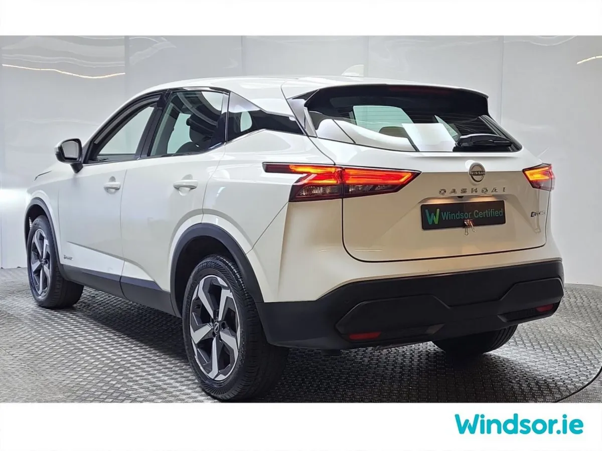 Nissan Qashqai MPV, Petrol Hybrid, 2024, White