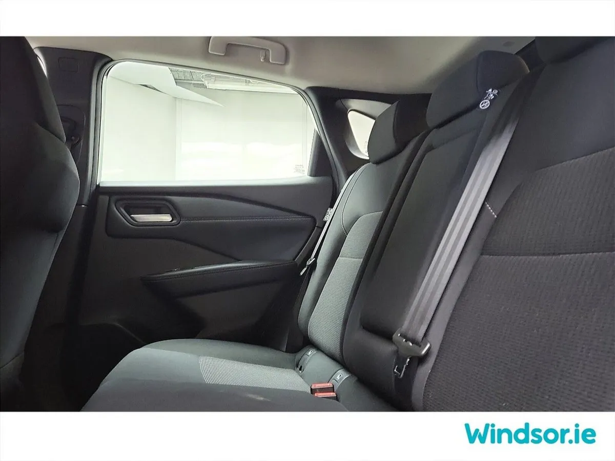 Nissan Qashqai MPV, Petrol, 2024, White
