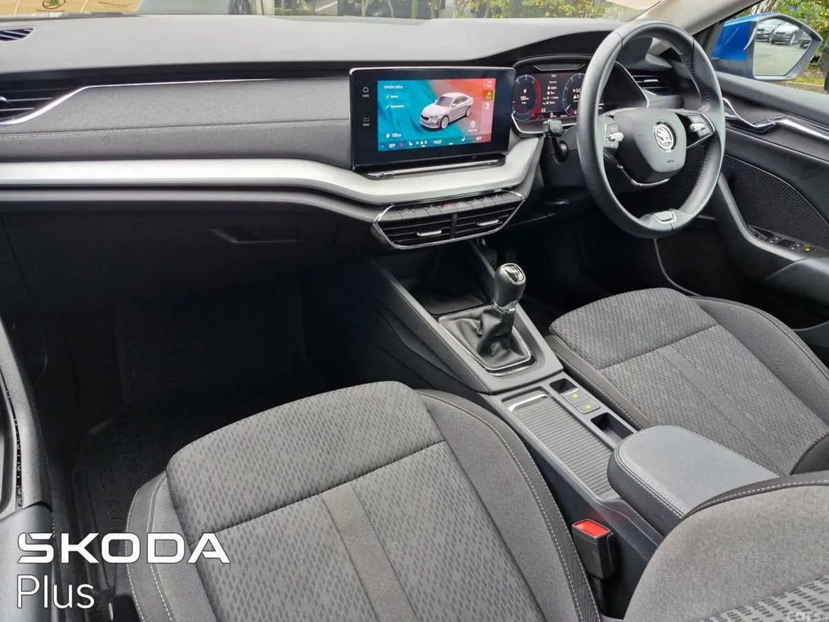 Skoda Octavia Saloon, Diesel, 2024, Blue