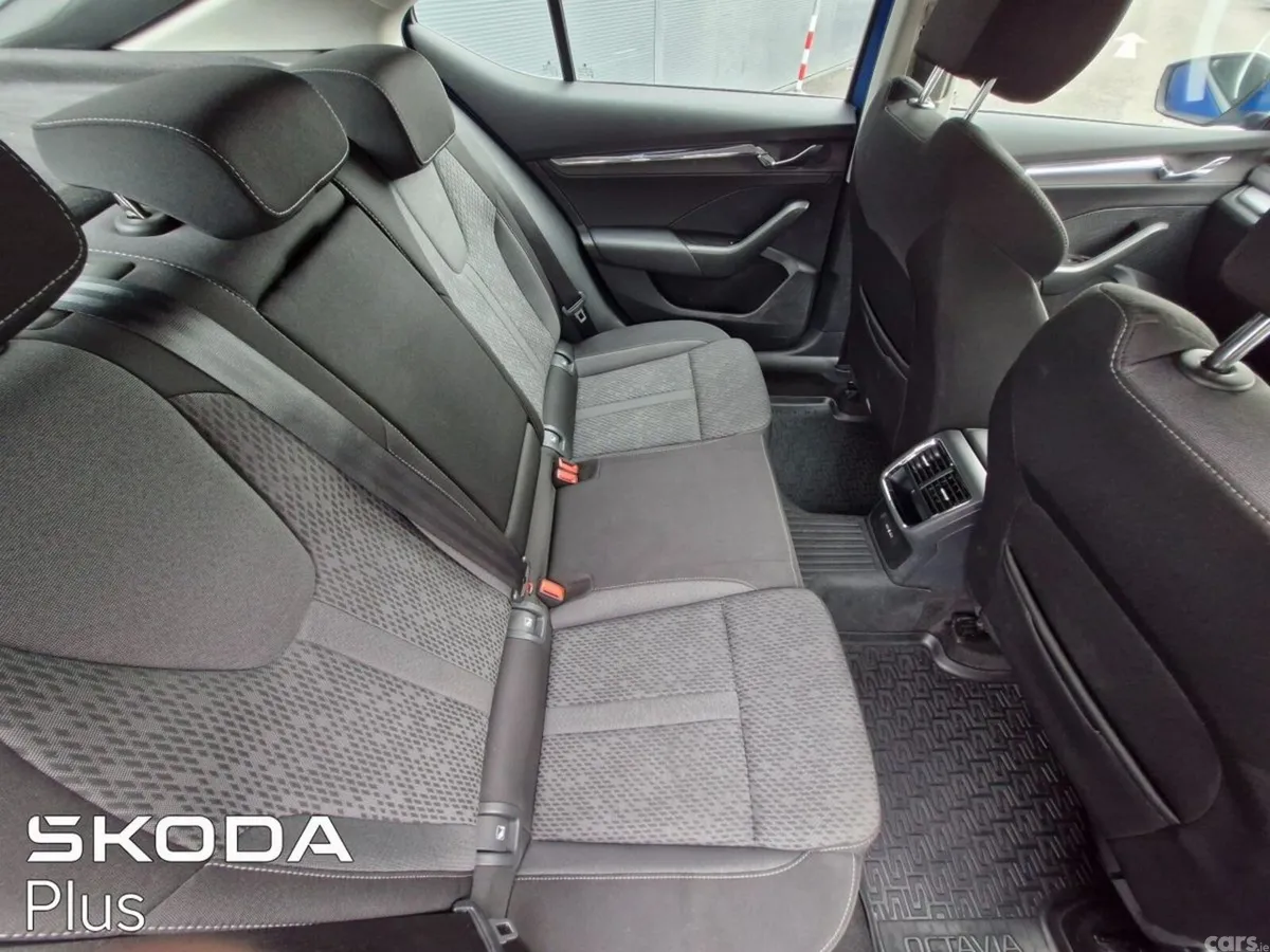 Skoda Octavia Saloon, Diesel, 2024, Blue