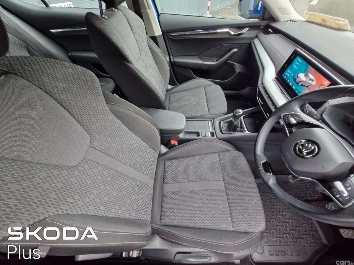 Skoda Octavia Saloon, Diesel, 2024, Blue
