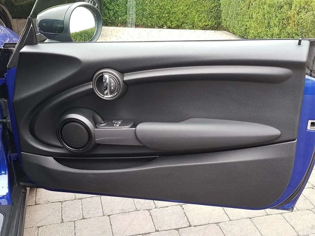 Mini Cooper Hatchback, Petrol, 2019, Blue