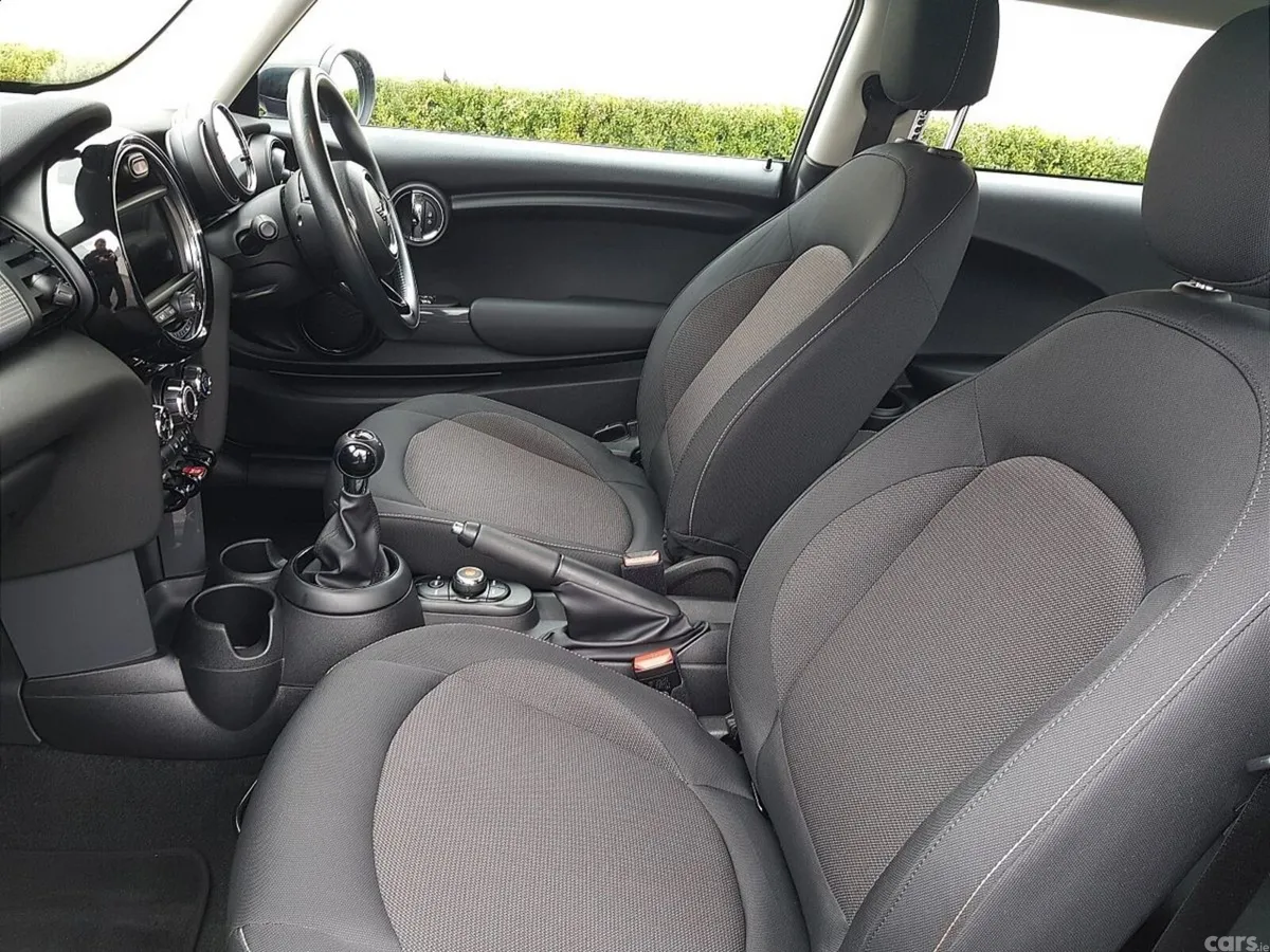 Mini Cooper Hatchback, Petrol, 2019, Blue