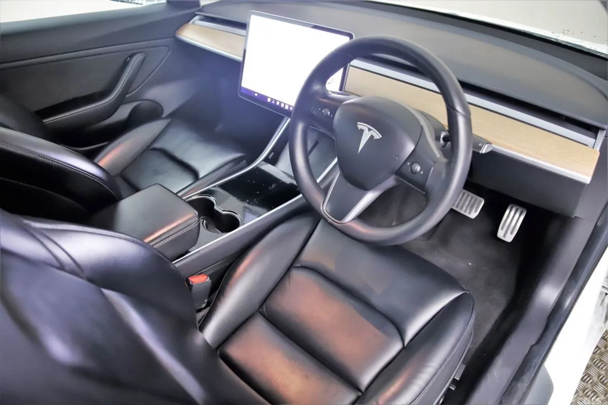 Tesla Model 3 Saloon, Electric, 2019, White