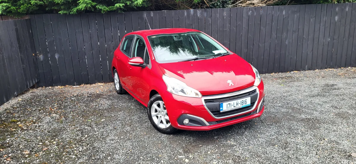 Peugeot 208 Hatchback, Petrol, 2017, Red