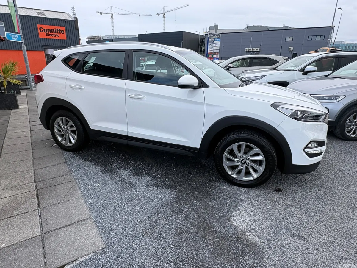 Hyundai Tucson SUV, Petrol, 2017, White