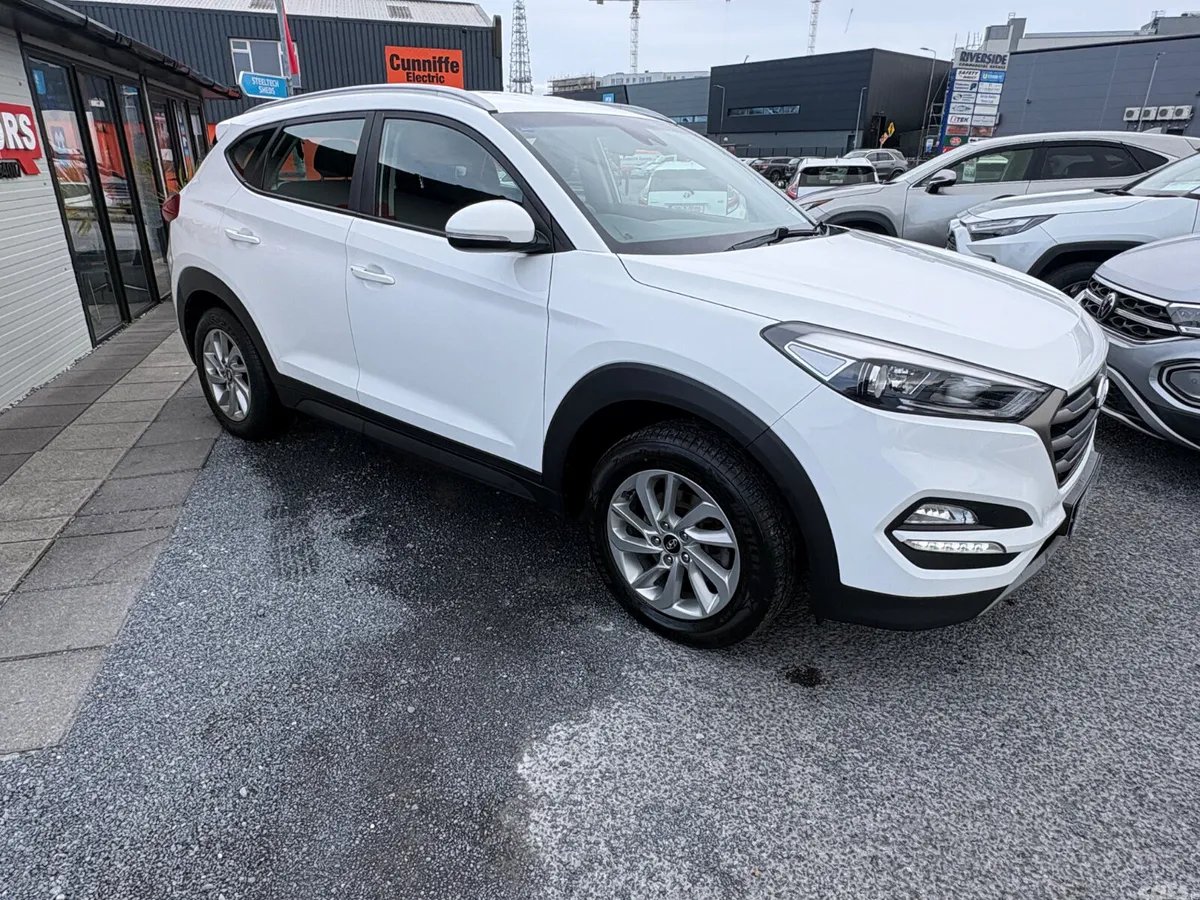 Hyundai Tucson SUV, Petrol, 2017, White