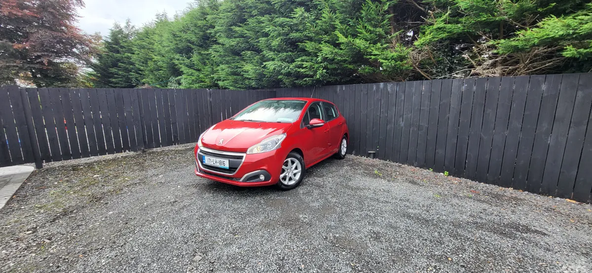 Peugeot 208 Hatchback, Petrol, 2017, Red
