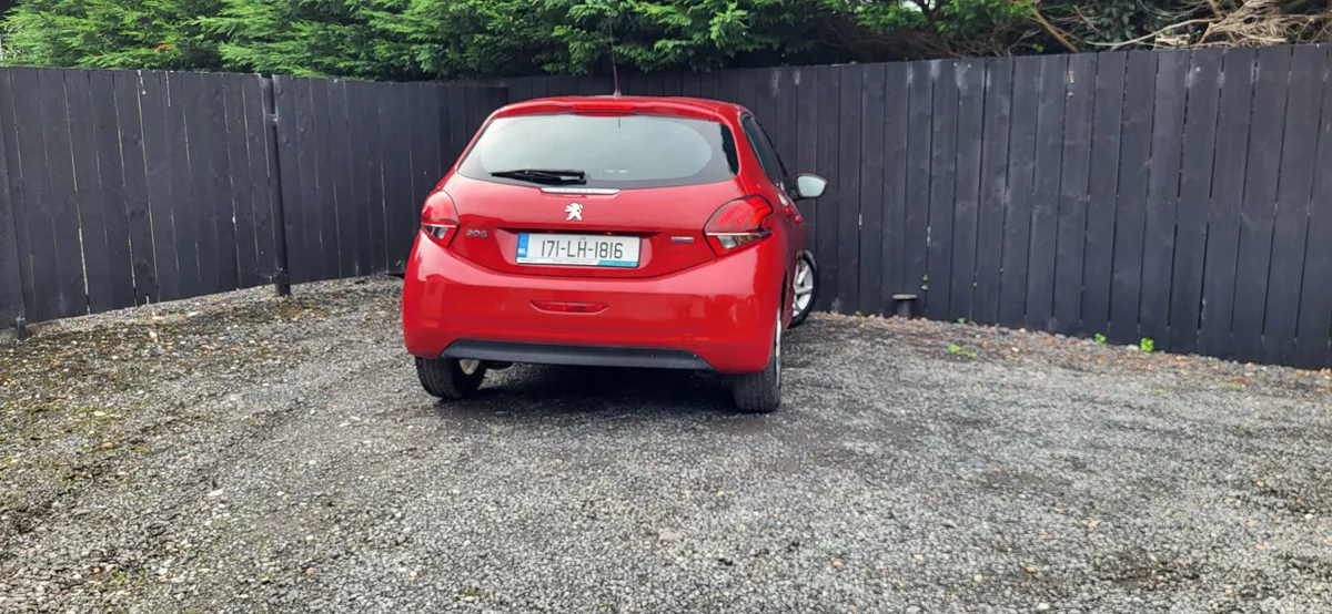 Peugeot 208 Hatchback, Petrol, 2017, Red