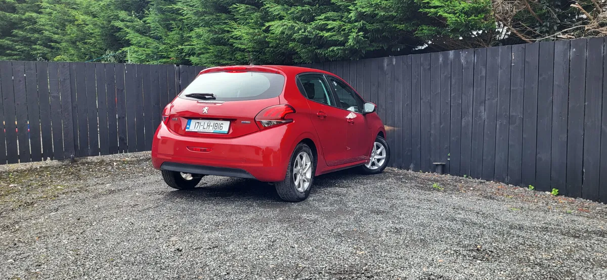 Peugeot 208 Hatchback, Petrol, 2017, Red