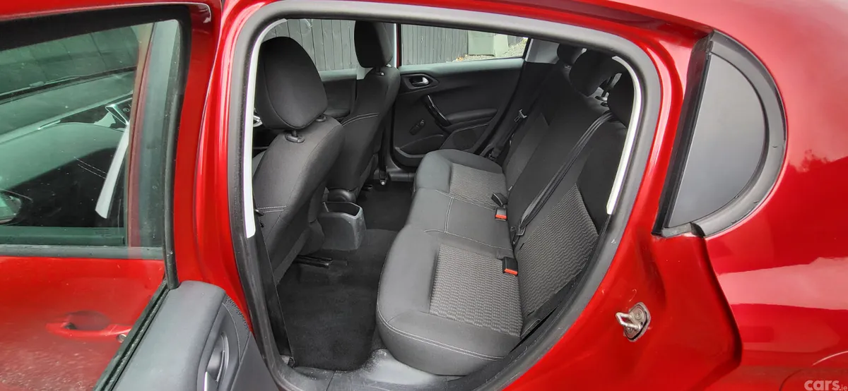 Peugeot 208 Hatchback, Petrol, 2017, Red