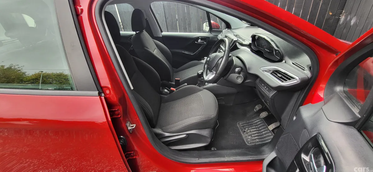 Peugeot 208 Hatchback, Petrol, 2017, Red