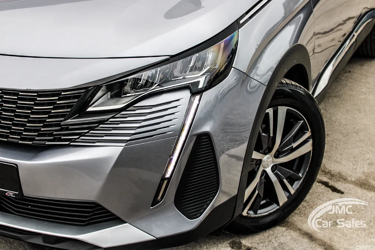 Peugeot 5008 MPV, Diesel, 2024, Grey