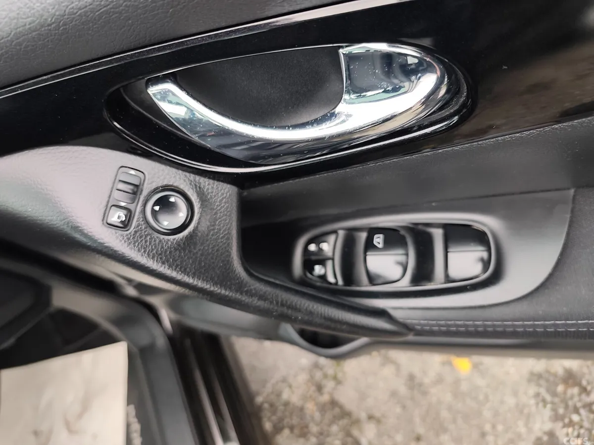 Nissan Qashqai Hatchback, Diesel, 2016, Black