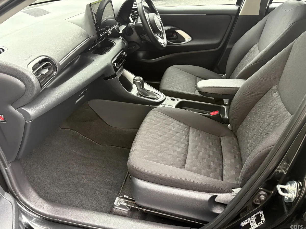 Toyota Yaris Hatchback, Petrol Hybrid, 2024, Black