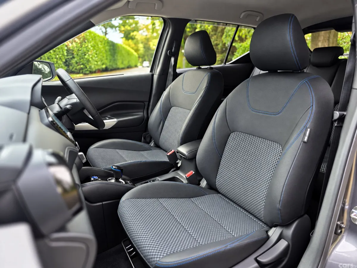 Nissan Juke SUV, Petrol Hybrid, 2021, Grey