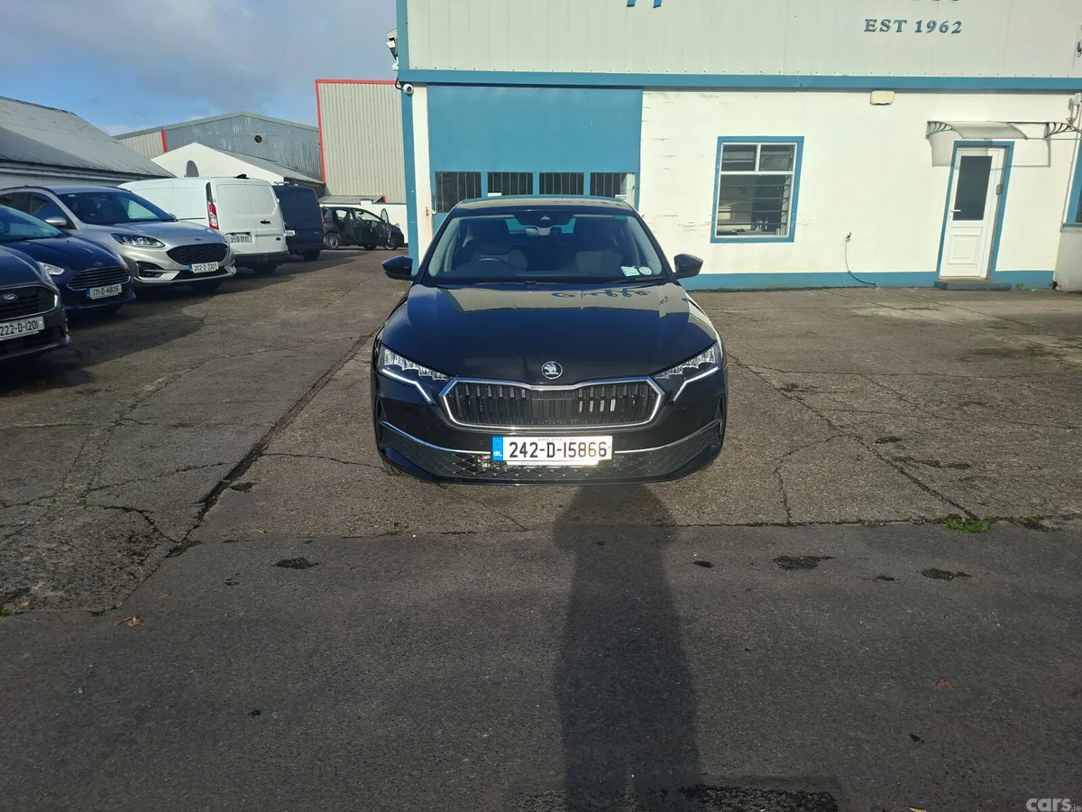 Skoda Octavia Saloon, Petrol, 2024, Black