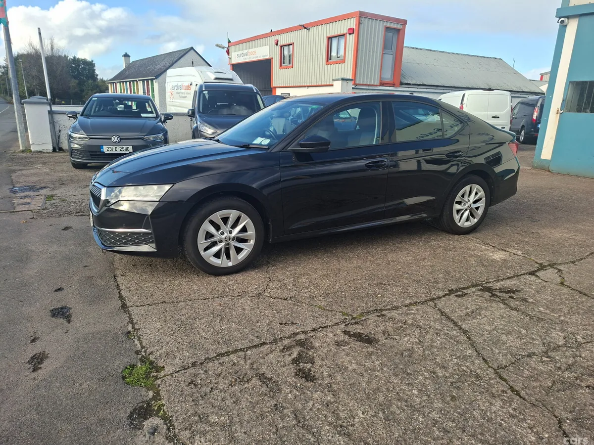 Skoda Octavia Saloon, Petrol, 2024, Black