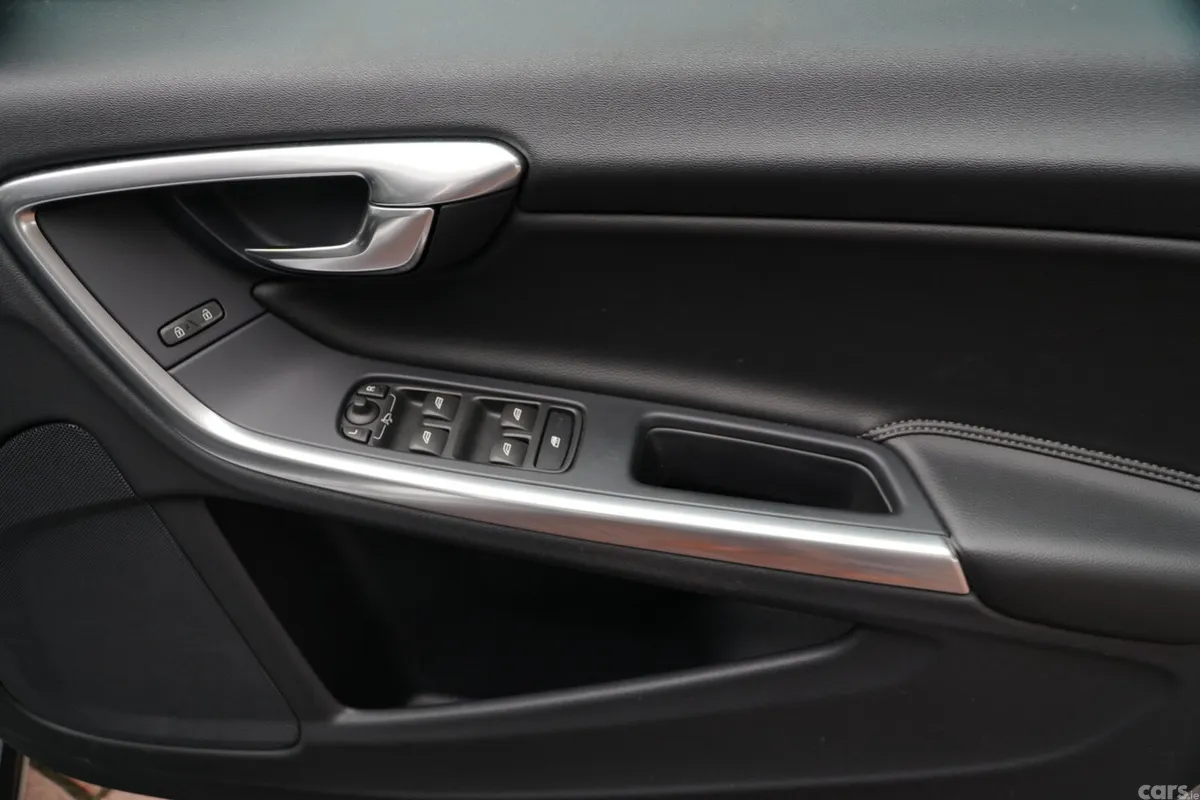 Volvo S60 Saloon, Diesel, 2017, Silver