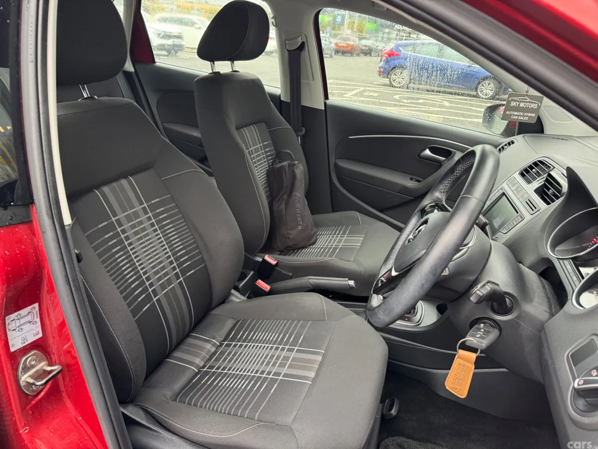 Volkswagen Polo Hatchback, Petrol, 2015, Red