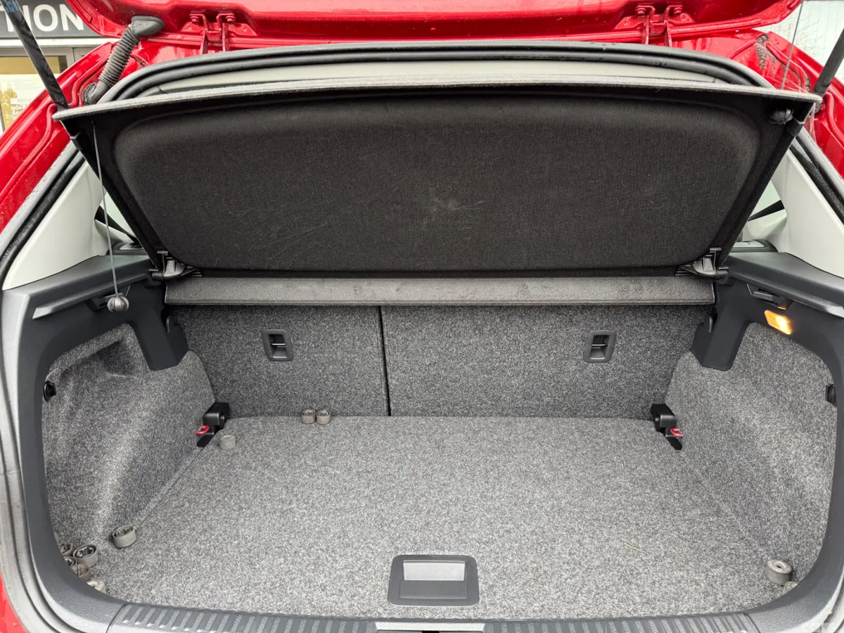 Volkswagen Polo Hatchback, Petrol, 2015, Red