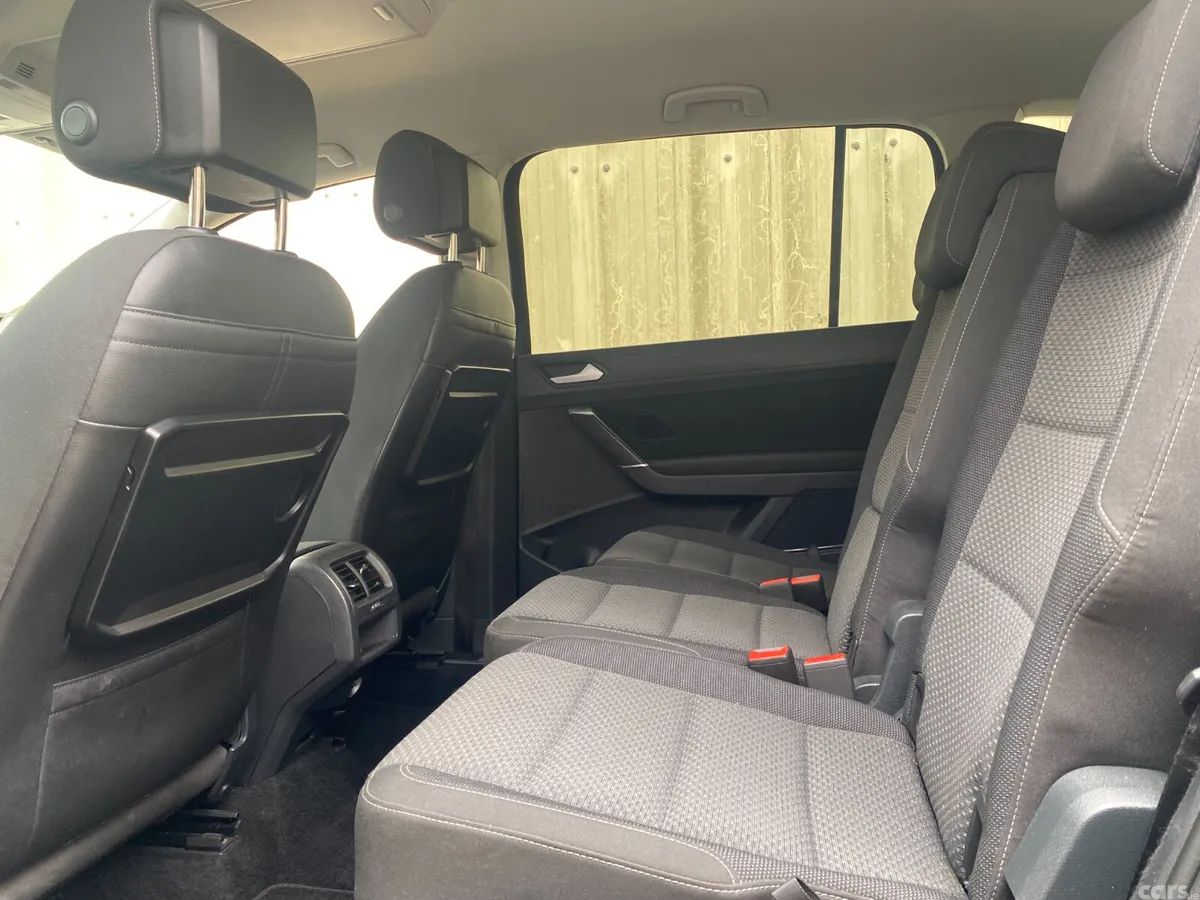 Volkswagen Touran MPV, Diesel, 2016, Black