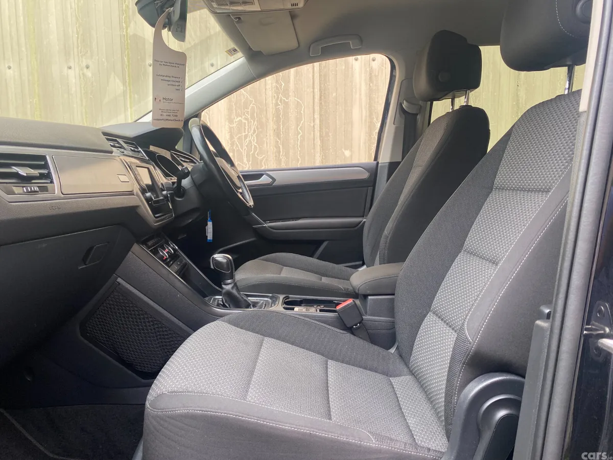 Volkswagen Touran MPV, Diesel, 2016, Black