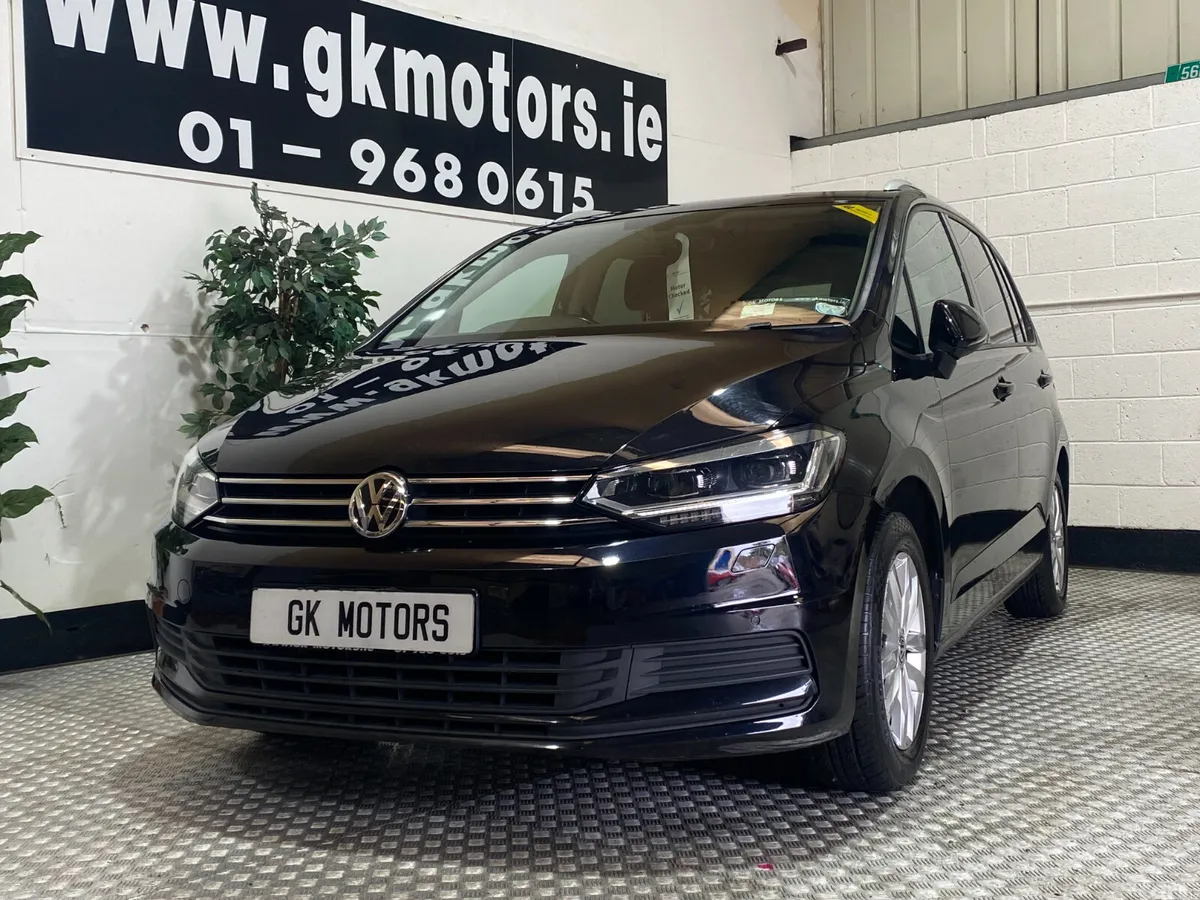 Volkswagen Touran MPV, Diesel, 2016, Black