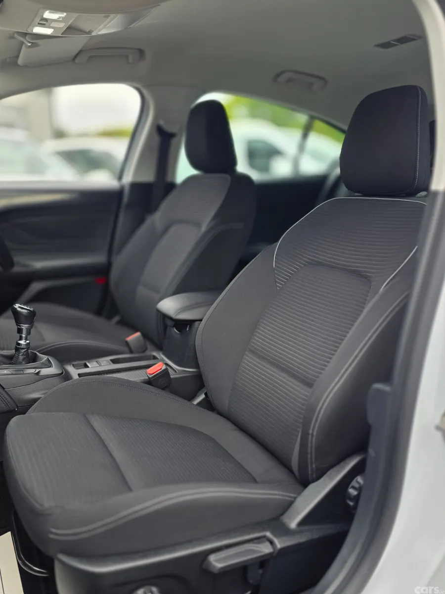 Ford Focus Hatchback, Petrol, 2019, White