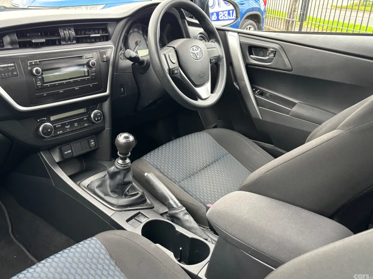 Toyota Auris Hatchback, Diesel, 2015, White