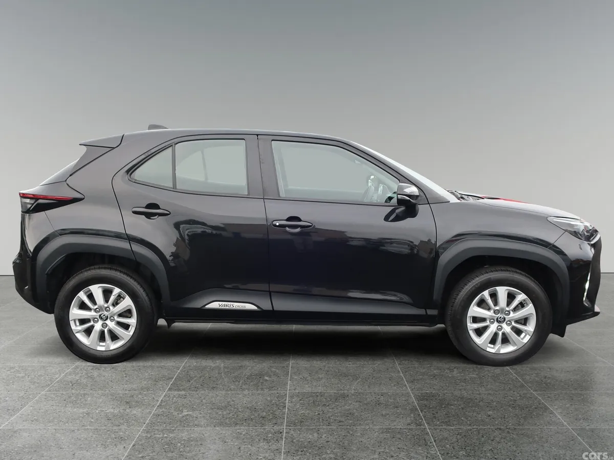 Toyota Yaris Cross Hatchback, Petrol Hybrid, 2024, Black