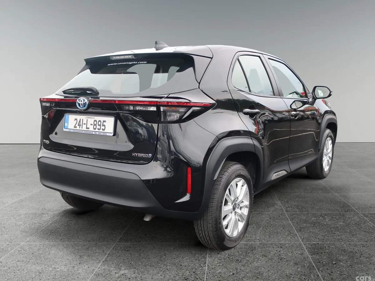 Toyota Yaris Cross Hatchback, Petrol Hybrid, 2024, Black