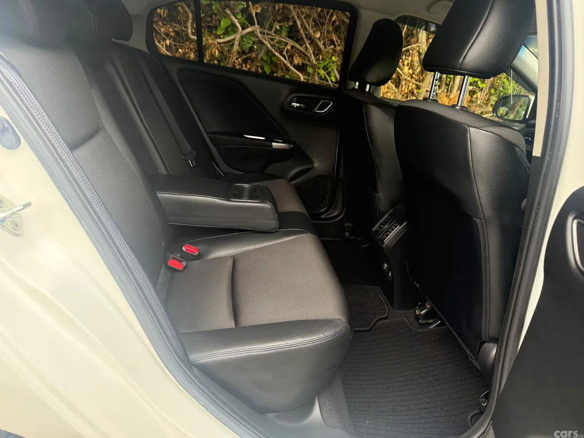 Honda Grace Saloon, Petrol Hybrid, 2016, White
