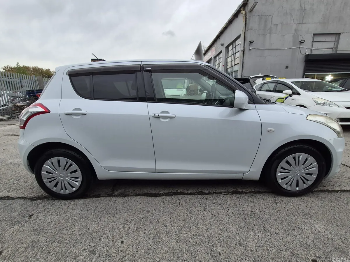 Suzuki Swift Hatchback, Petrol, 2014, Silver