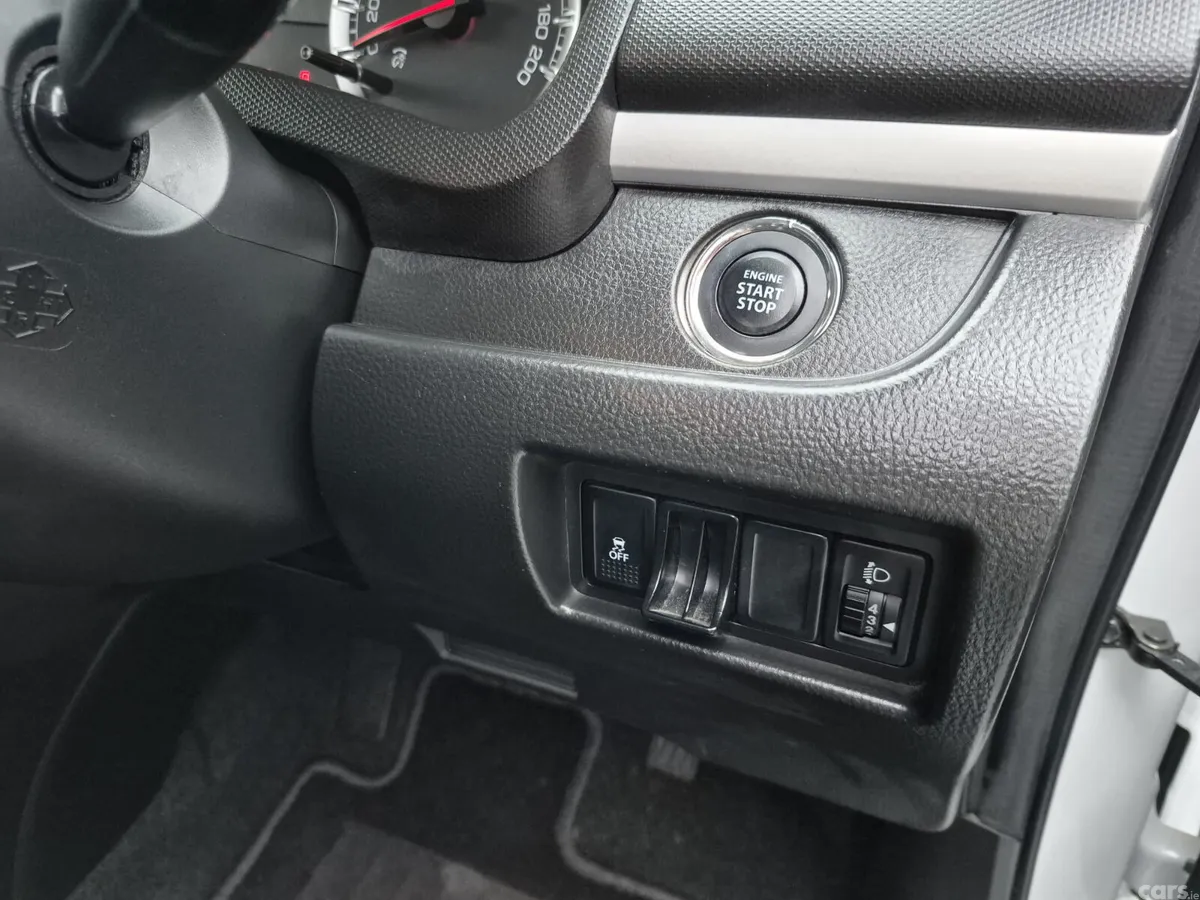 Suzuki Swift Hatchback, Petrol, 2014, Silver