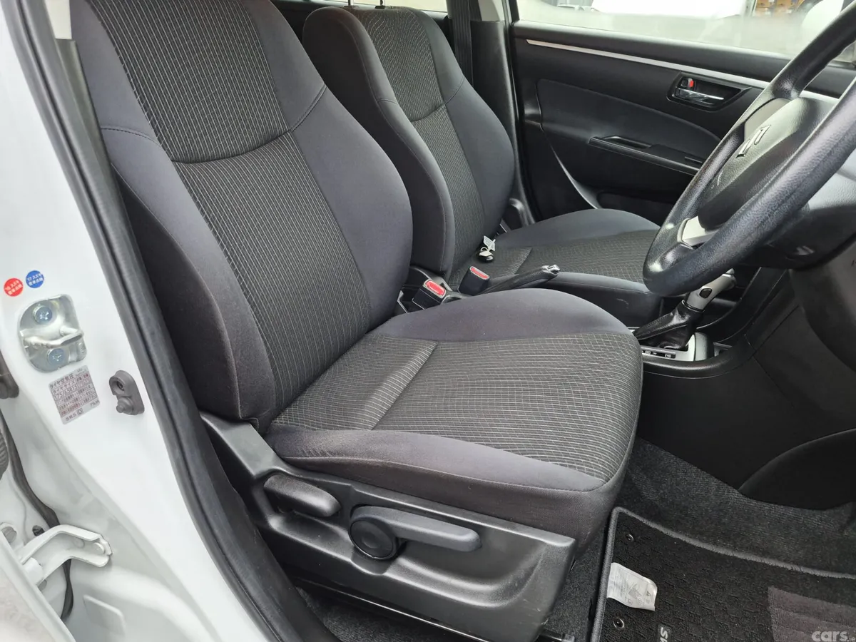 Suzuki Swift Hatchback, Petrol, 2014, Silver