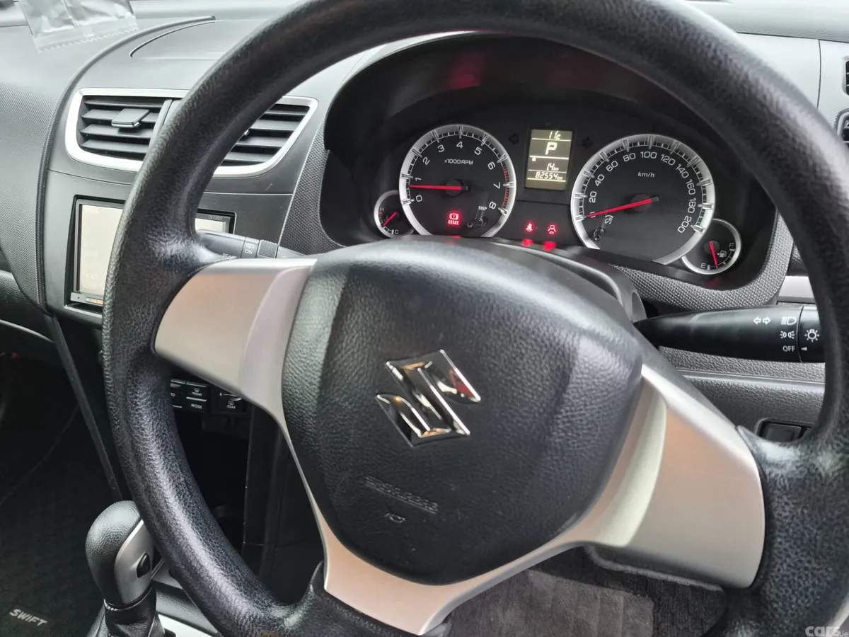 Suzuki Swift Hatchback, Petrol, 2014, Silver