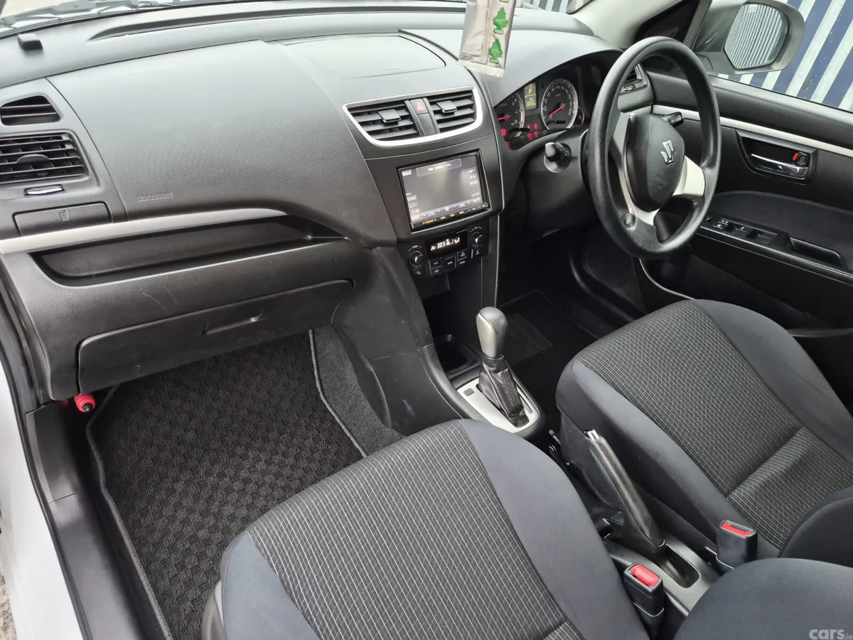 Suzuki Swift Hatchback, Petrol, 2014, Silver