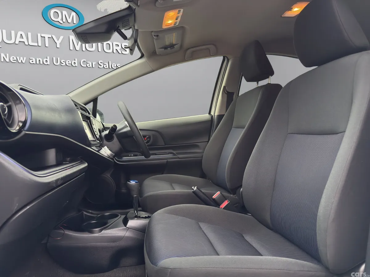 Toyota Aqua Hatchback, Petrol Hybrid, 2017, White