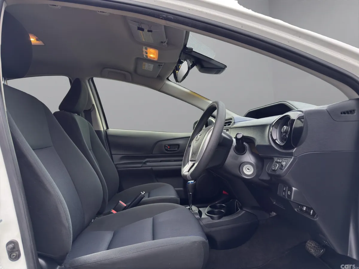 Toyota Aqua Hatchback, Petrol Hybrid, 2017, White