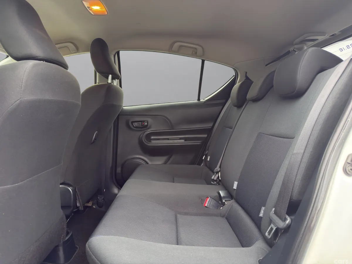Toyota Aqua Hatchback, Petrol Hybrid, 2017, White