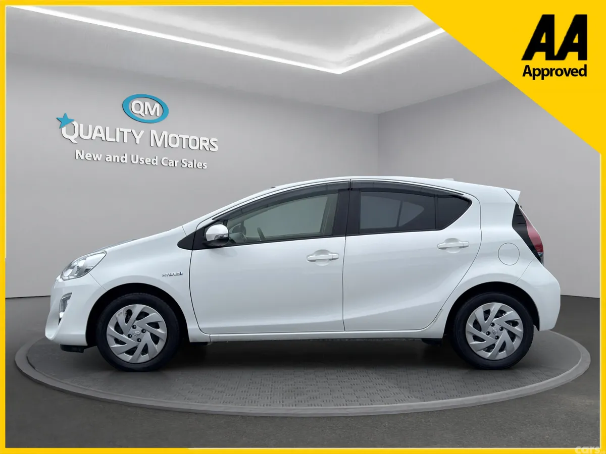 Toyota Aqua Hatchback, Petrol Hybrid, 2017, White