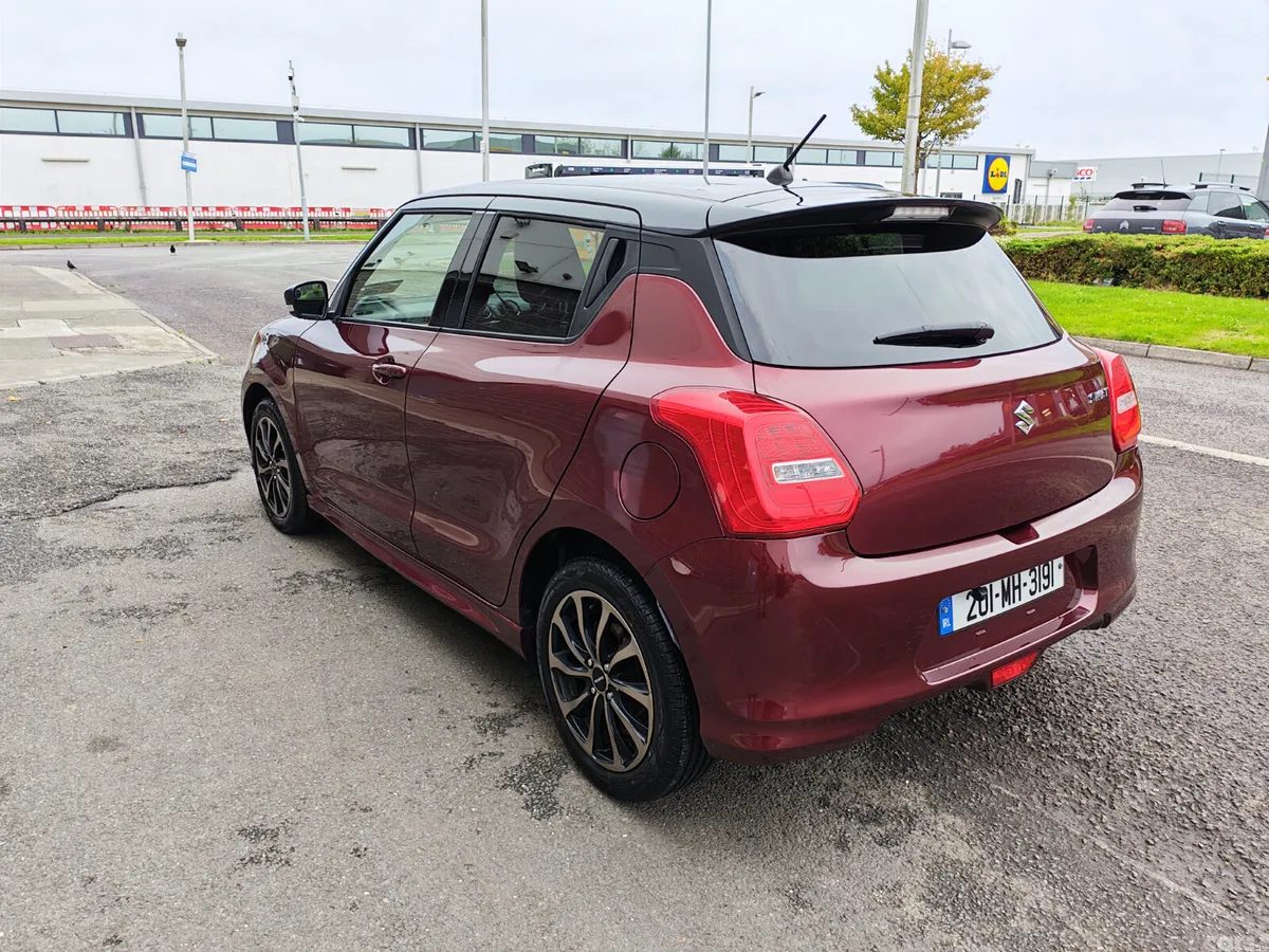 Suzuki Swift Hatchback, Petrol, 2020, Red