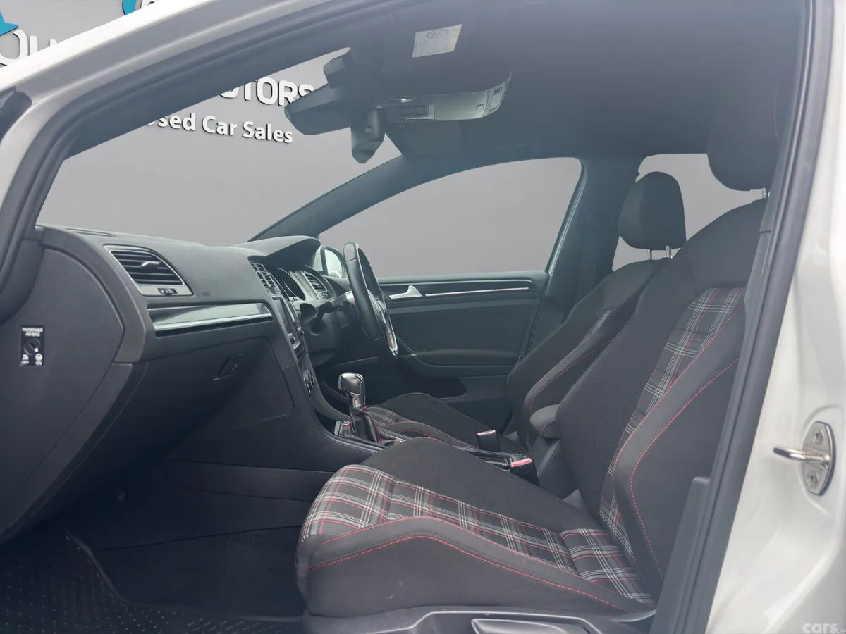 Volkswagen Golf Hatchback, Petrol, 2014, White