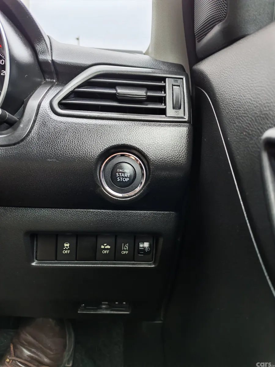 Suzuki Swift Hatchback, Petrol, 2020, Red
