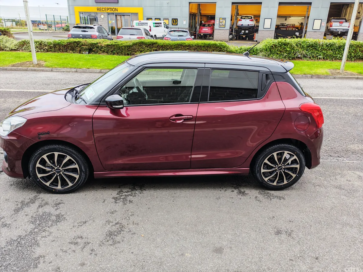 Suzuki Swift Hatchback, Petrol, 2020, Red