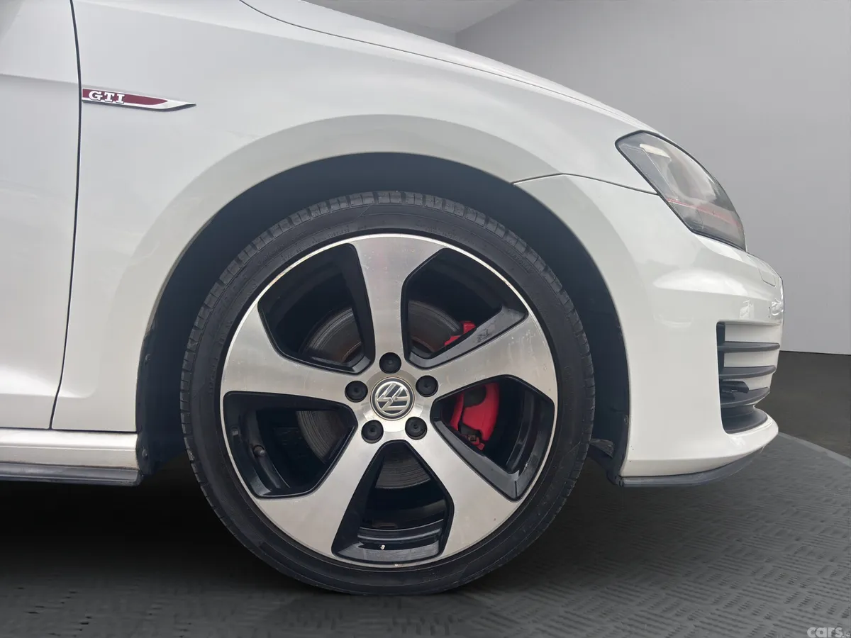 Volkswagen Golf Hatchback, Petrol, 2014, White