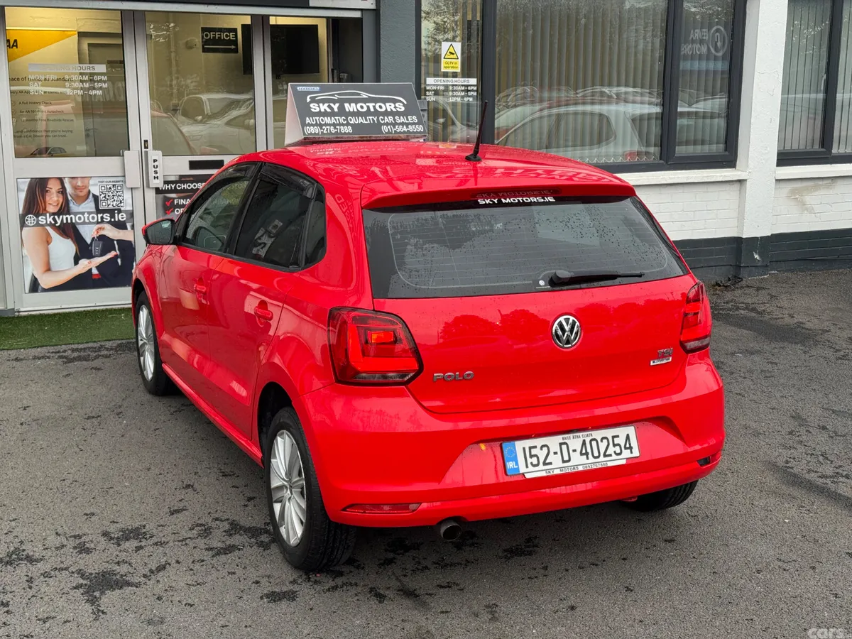 Volkswagen Polo Hatchback, Petrol, 2015, Red
